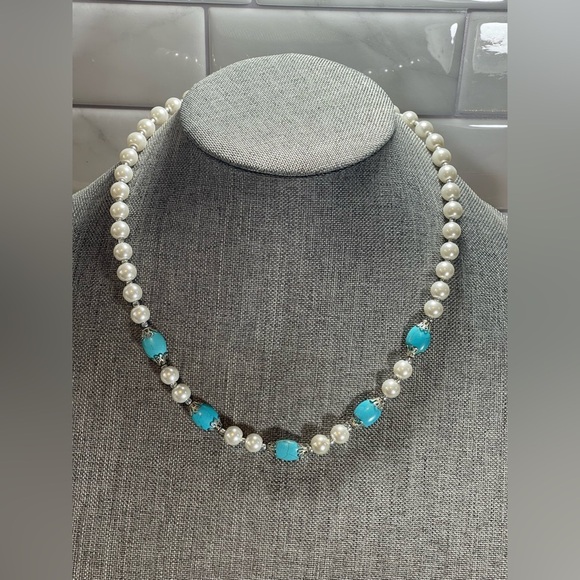Vintage Faux Blue Turquoise and Faux White Pearl Beads Necklace Silver Tone 18” - Picture 4 of 12